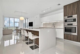 851 NE 1st Ave in Miami, FL - Foto de edificio - Building Photo