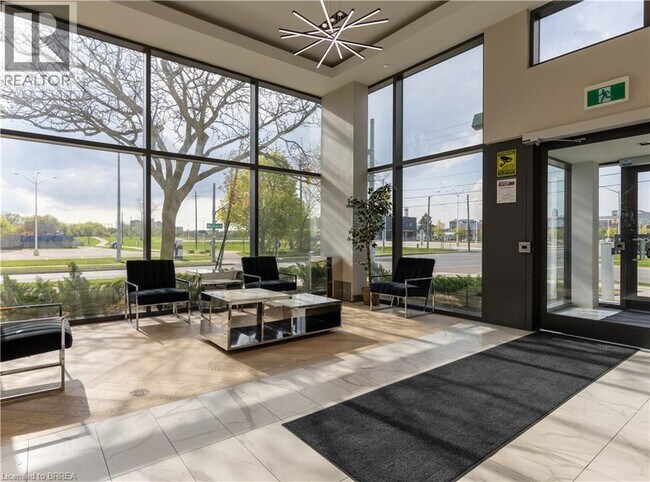 7 Erie Ave in Brantford, ON - Building Photo - Building Photo