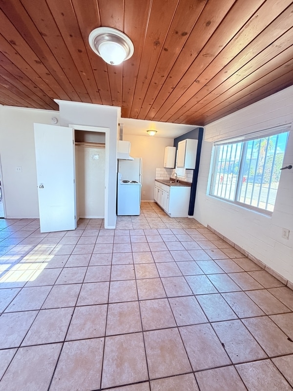 property at 232 W Flores St