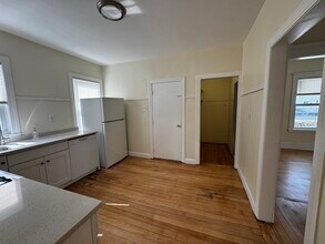 65 Wareham St, Unit 2 in Medford, MA - Foto de edificio - Building Photo