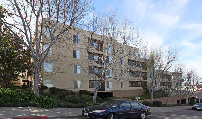 Pacific Vu Apartments in San Diego, CA - Building Photo - Building Photo