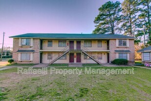 2401 Brookridge Dr in Texarkana, AR - Building Photo