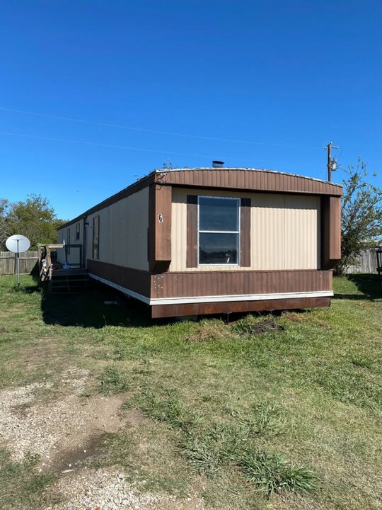 1801 S Business 45 in Corsicana, TX - Building Photo