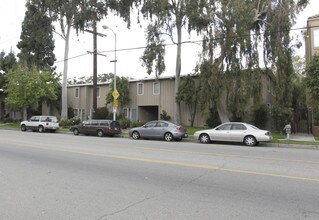 12659 Moorpark Apartments in Studio City, CA - Building Photo - Building Photo