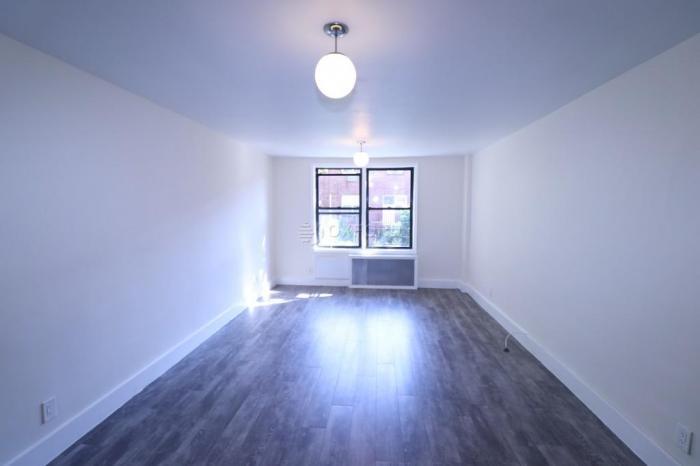 41-40 Denman St in Queens, NY - Building Photo