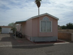 Casa Grande East Mobile Home & RV Park in Casa Grande, AZ - Foto de edificio - Building Photo