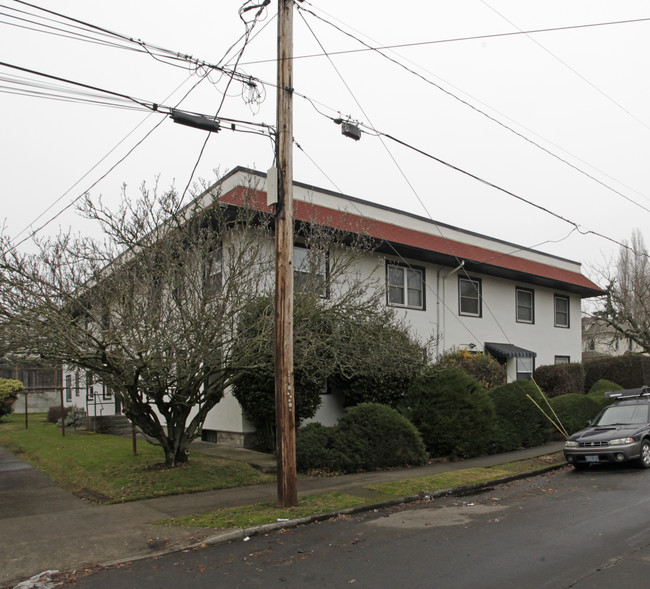 Inverness Apartments in Portland, OR - Building Photo - Building Photo