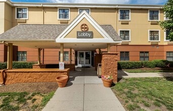 Furnished Studio-Chicago - Gurnee in Gurnee, IL - Building Photo - Building Photo