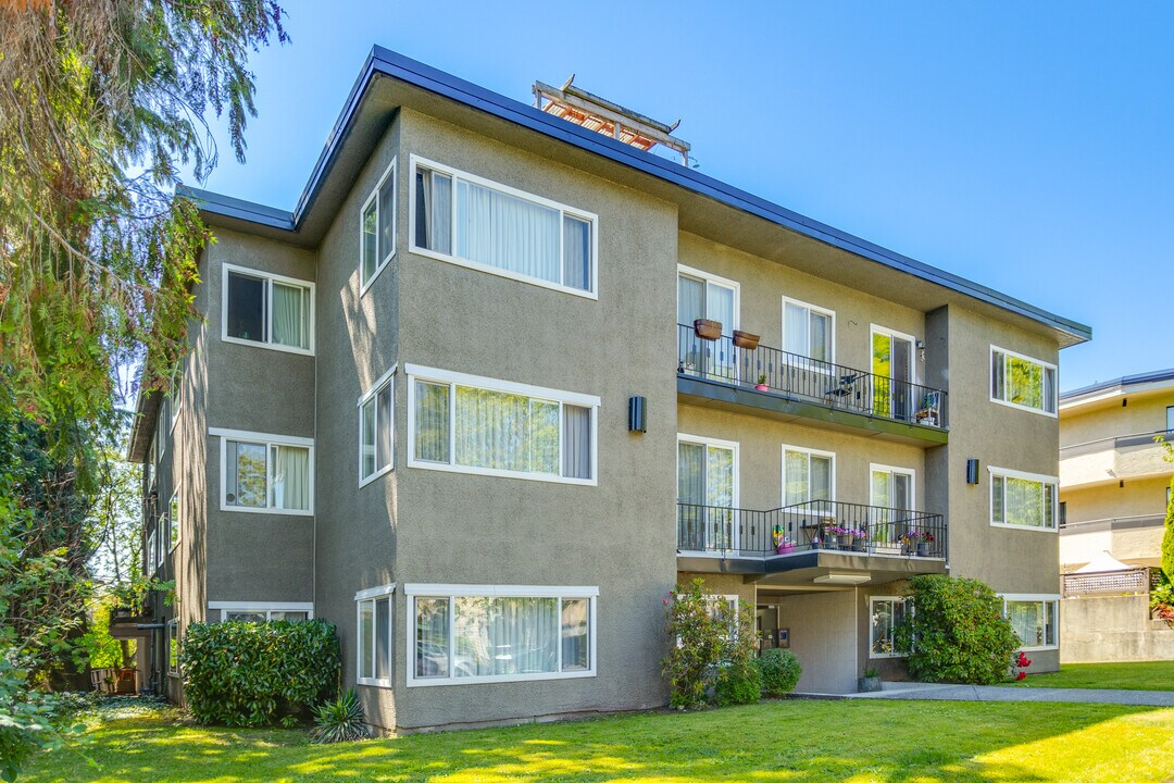 8665 Osler St in Vancouver, BC - Building Photo