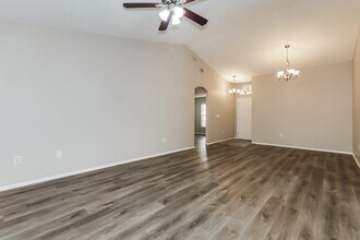 13208 Sharondale Ct in Riverview, FL - Building Photo - Building Photo