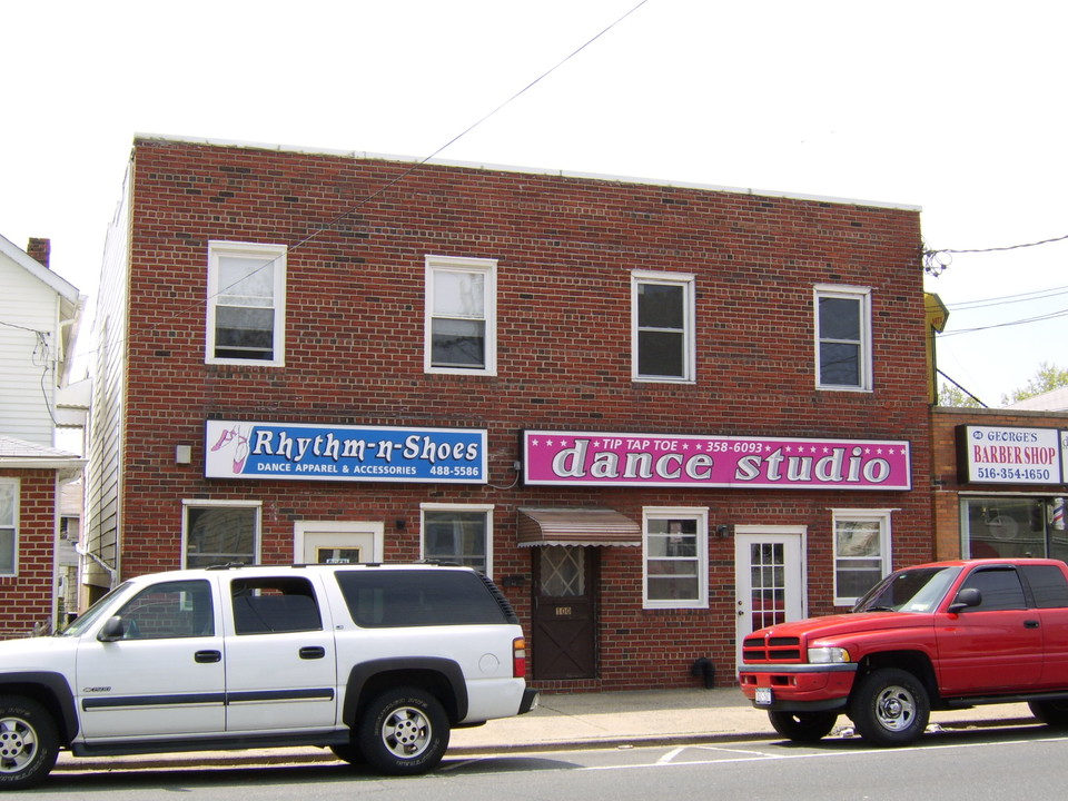 100 Meacham Ave in Elmont, NY - Building Photo