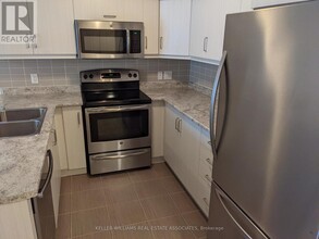2441-2441 Greenwich Dr in Oakville, ON - Building Photo - Building Photo