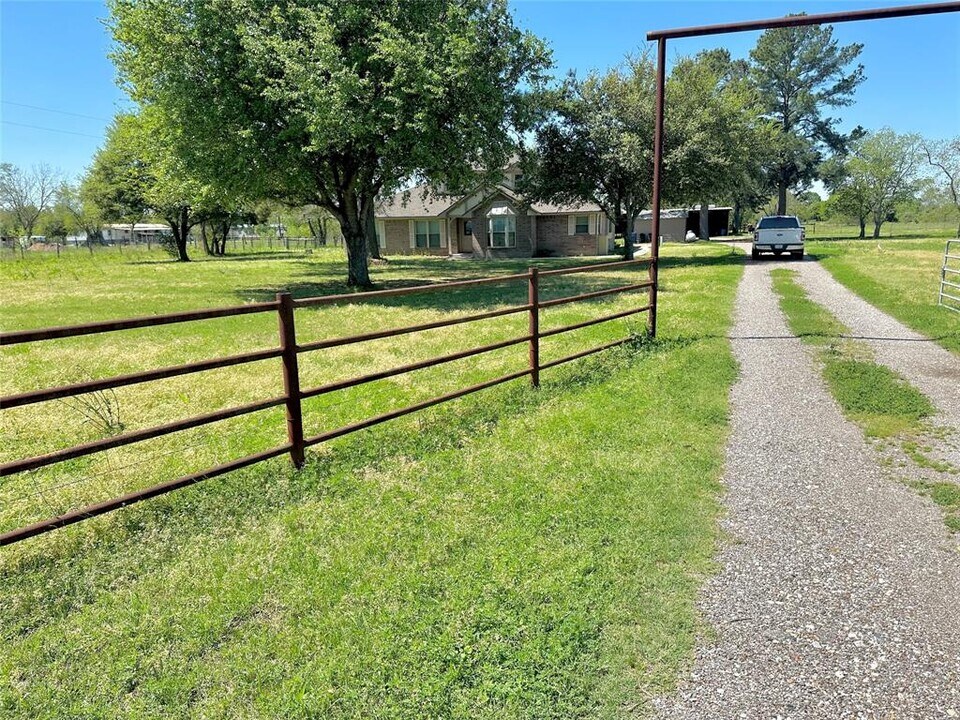 19303 Becker Rd in Hockley, TX - Building Photo