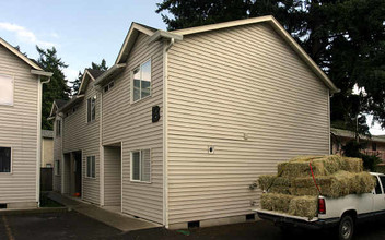 815-817 Gillis St in Vancouver, WA - Building Photo - Building Photo