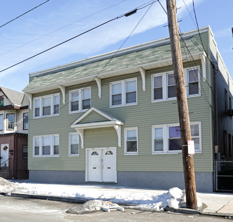 583-585 Meadow St in Elizabeth, NJ - Building Photo