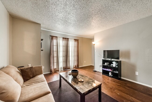 Trinity Court Condominiums in Dallas, TX - Building Photo - Building Photo