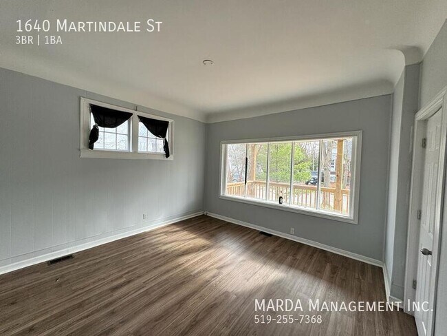CHARMING 3 BED/1 BATH MAIN - WEST END FREE WIFI + 85% OF UTILITIES in Windsor, ON - Building Photo - Building Photo
