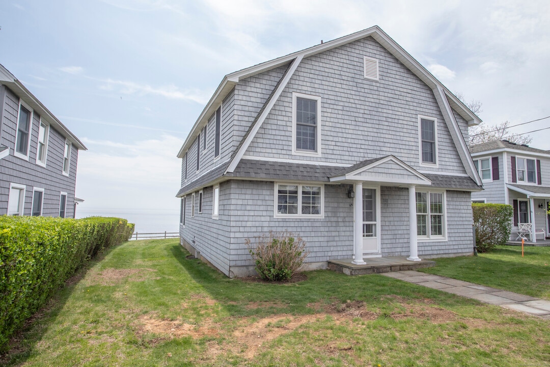 69 Chapman Ave in Westbrook, CT - Foto de edificio