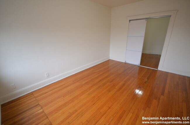 127 Sutherland Rd, Unit L in Boston, MA - Building Photo - Building Photo