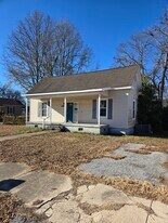 203 Bailey St in Clinton, SC - Building Photo