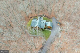 1212 Acacia Dr in Hawley, PA - Building Photo - Building Photo
