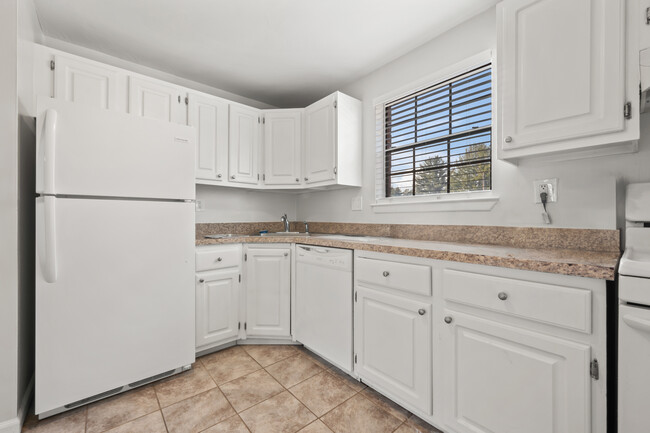 122 Sycamore Ln, Unit C in Manchester, CT - Foto de edificio - Building Photo