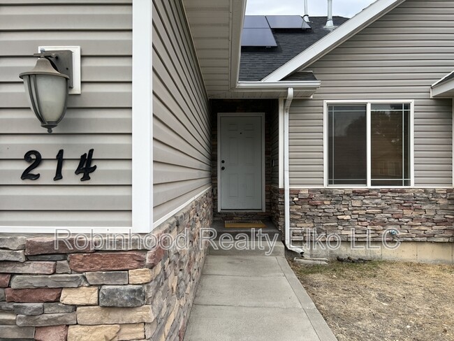 214 Brookwood Dr in Elko, NV - Building Photo - Building Photo