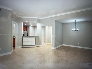 16100 Emerald Estates Dr-Unit -190 in Weston, FL - Foto de edificio - Building Photo