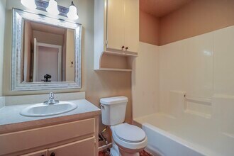 4644 Fordham St in Lubbock, TX - Building Photo - Building Photo