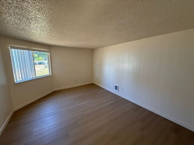 229 Senate St NW in Salem, OR - Foto de edificio - Building Photo