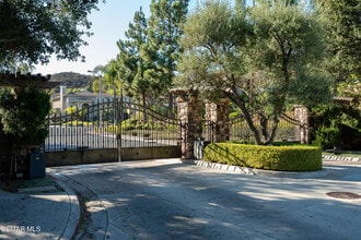 750 Huntsdale Ct in Thousand Oaks, CA - Building Photo - Building Photo