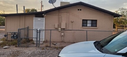 5802 E 24th St in Tucson, AZ - Foto de edificio - Building Photo