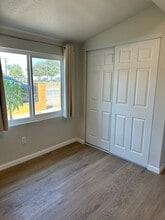 8861 Live Oak Ave in Fontana, CA - Foto de edificio - Building Photo