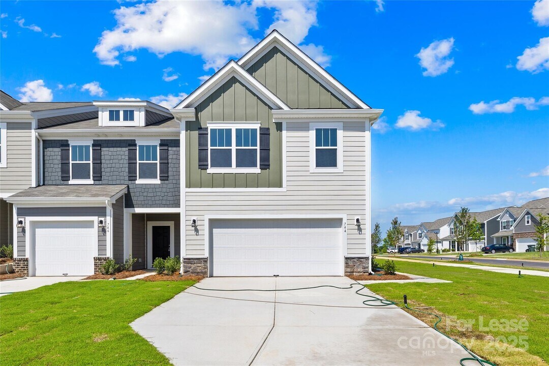 744 Lock Haven Dr NW in Concord, NC - Building Photo