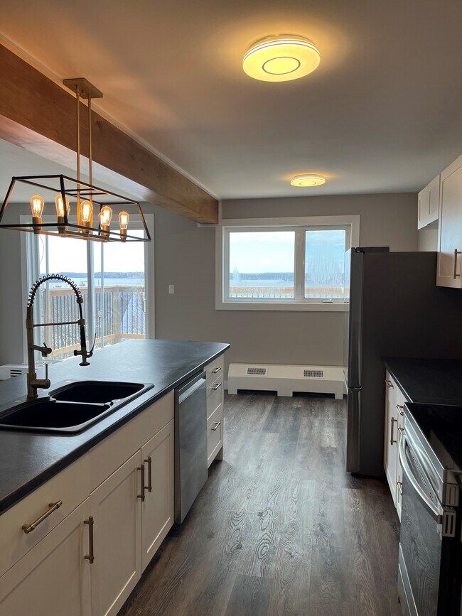 22 High St in Dartmouth, NS - Building Photo - Building Photo