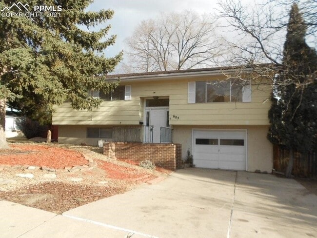 property at 605 Commanche Dr