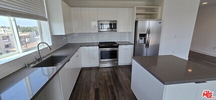 1215 S Bedford St in Los Angeles, CA - Building Photo - Building Photo
