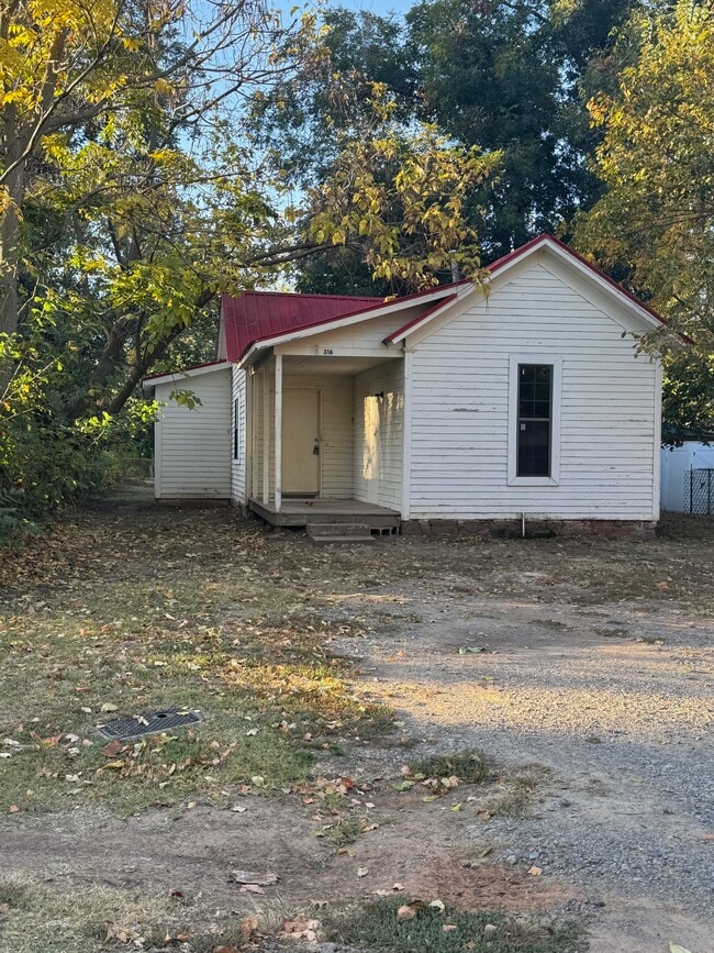 316 E Kenworthy St in Perkins, OK - Building Photo - Building Photo