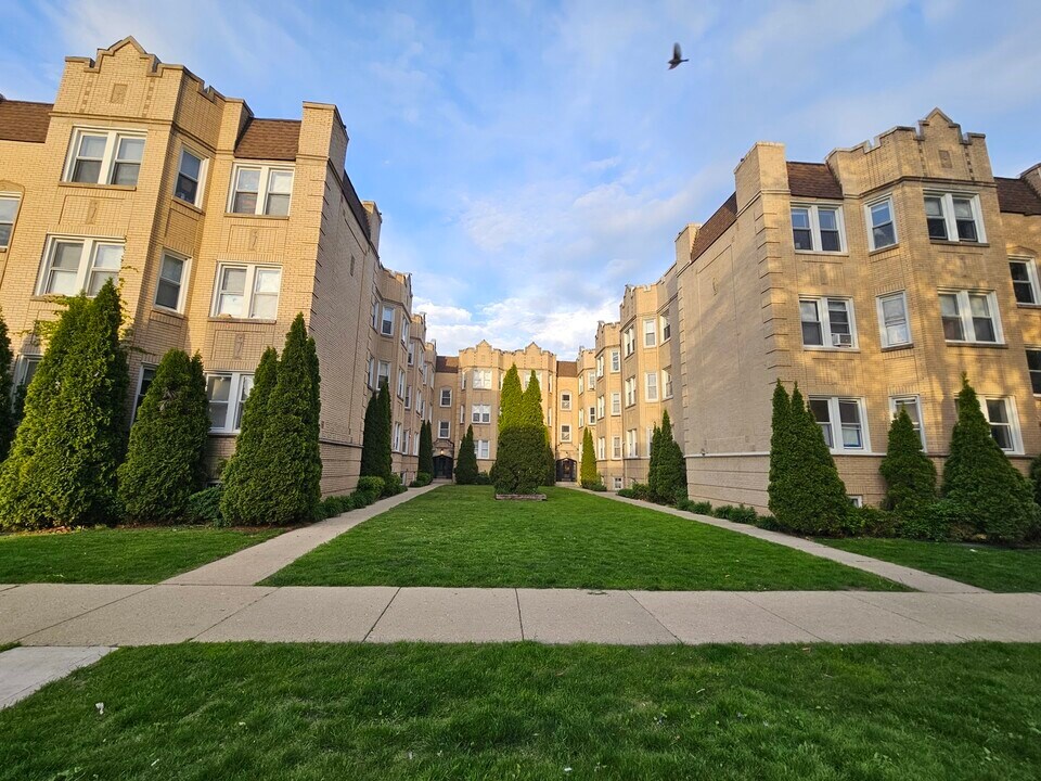 6543 N Francisco Ave in Chicago, IL - Building Photo