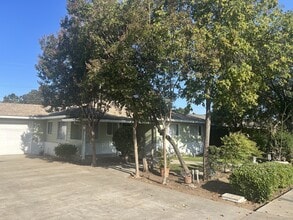 137 Las Flores Ave in Modesto, CA - Building Photo - Building Photo