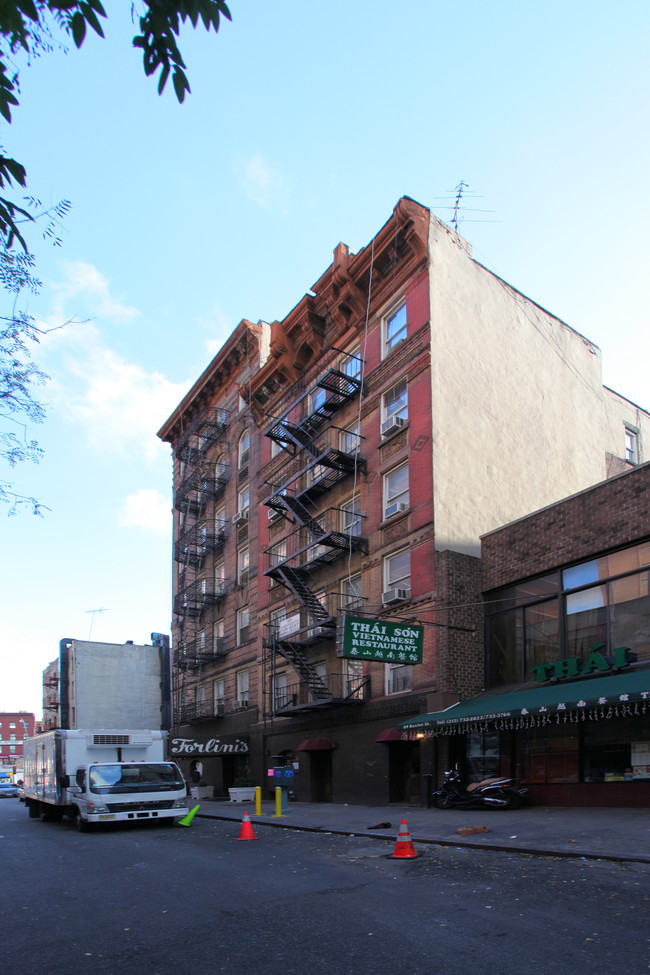 91-93 Baxter St in New York, NY - Foto de edificio - Building Photo