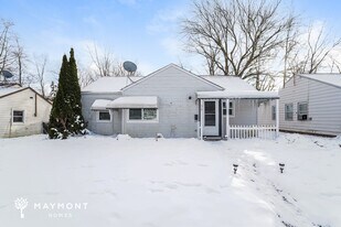 34 Ledgewood Dr in Bedford, OH - Building Photo