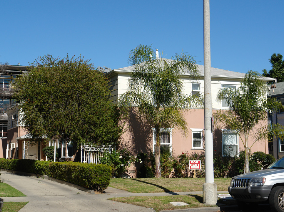 11149 Camarillo St in North Hollywood, CA - Building Photo