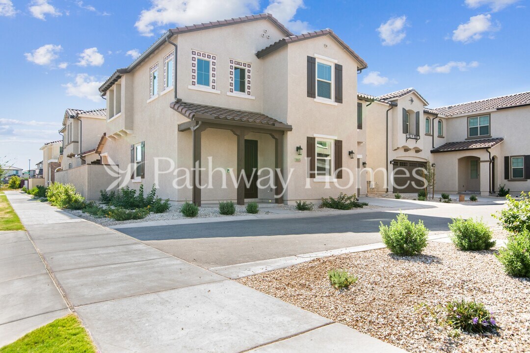 9915 E Tiburon Ave in Mesa, AZ - Foto de edificio