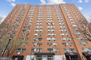 2101-17 Chestnut St in Philadelphia, PA - Building Photo