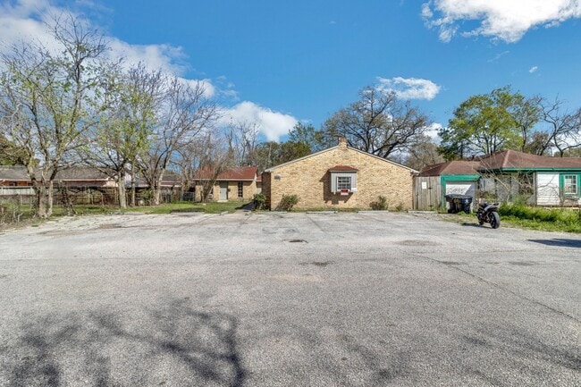 6815 Beachwood St in Houston, TX - Building Photo - Building Photo