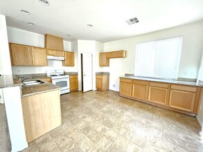 8524 Orly Ave in Las Vegas, NV - Building Photo - Building Photo