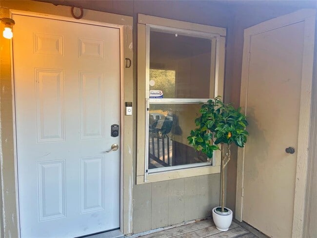 402 Hedgewood Dr
