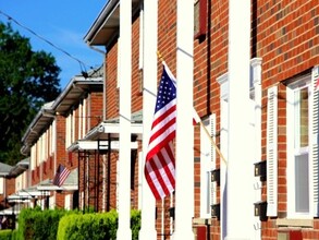 Swan Court Apartments in Rochelle Park, NJ - Building Photo - Building Photo