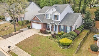 2798 Glenlocke Cir NW in Atlanta, GA - Building Photo